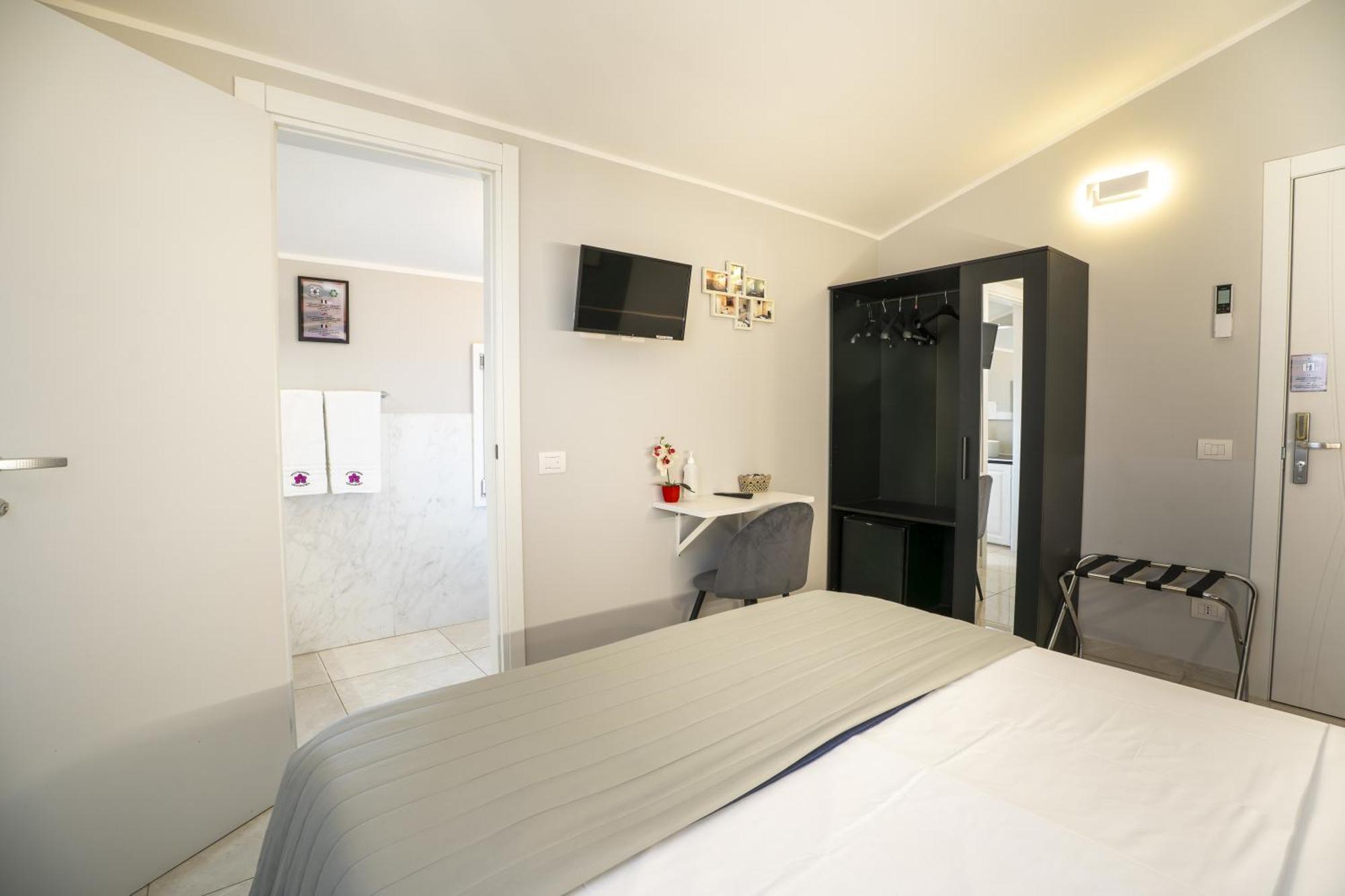 Affittacamere Orchidea For Tourists Hesperia Hosp Modena Exterior photo